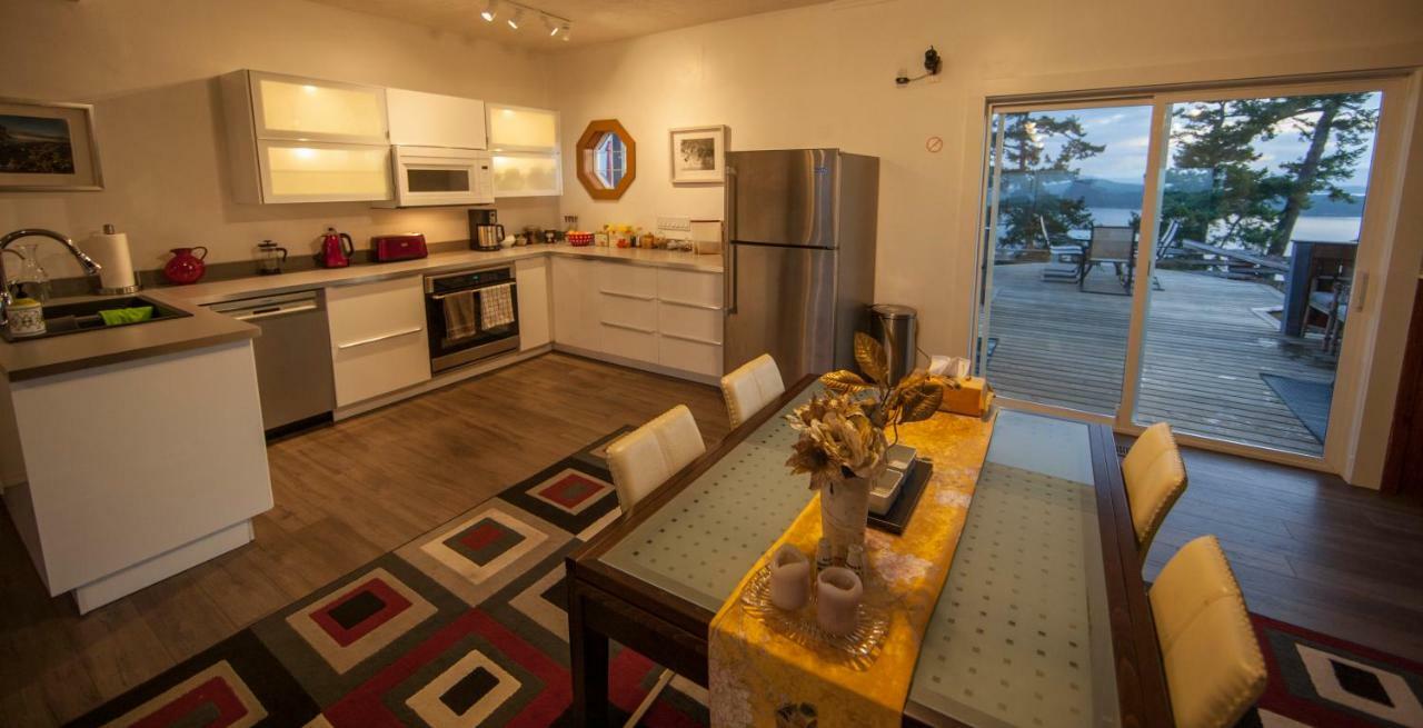 Shangri-La Oceanfront Vacation Home 베드웰 하버 외부 사진